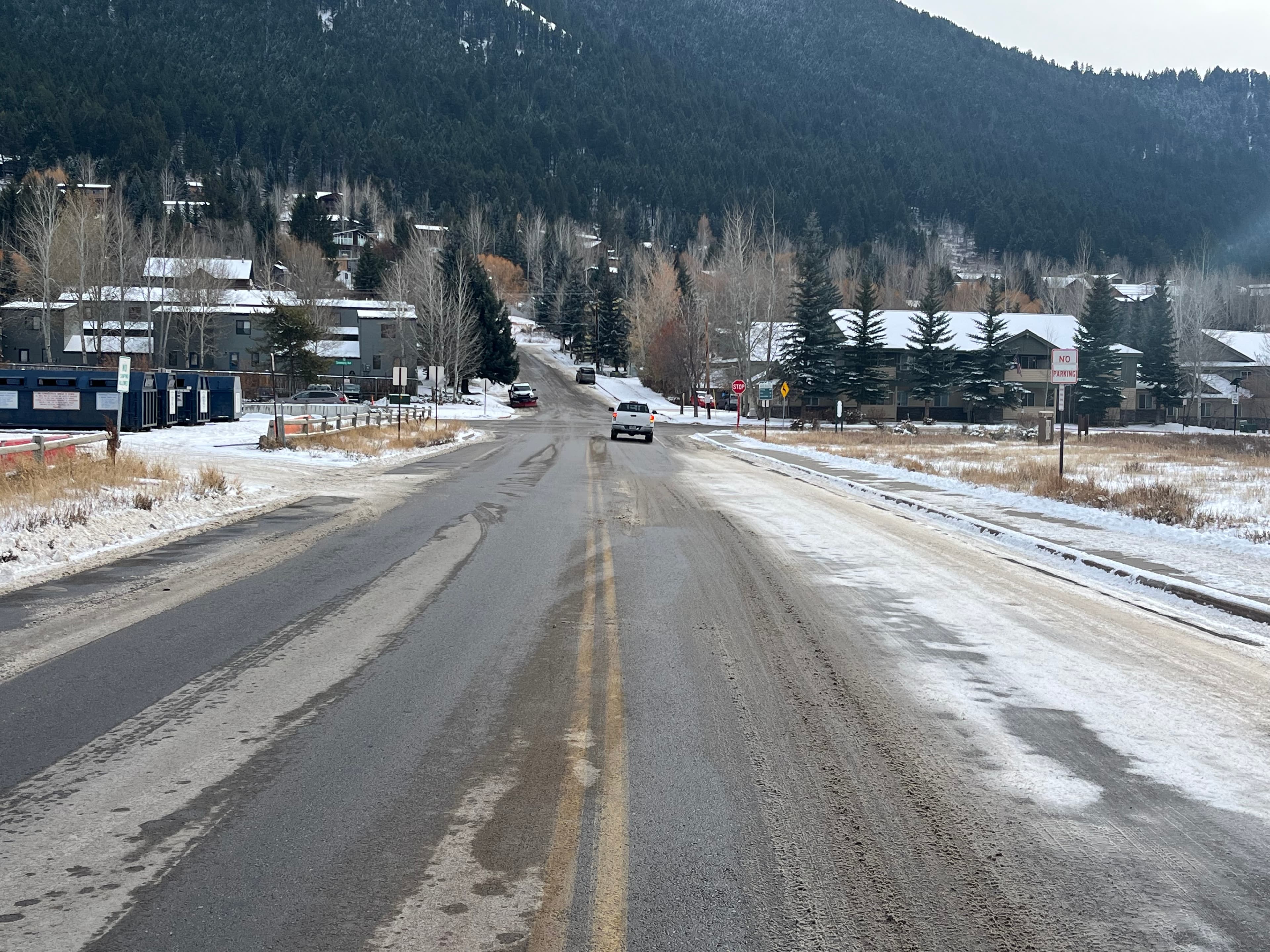 MIRAFI H2Ri enhances the longevity of flexible pavements by providing mechanical and hydraulic stabilization