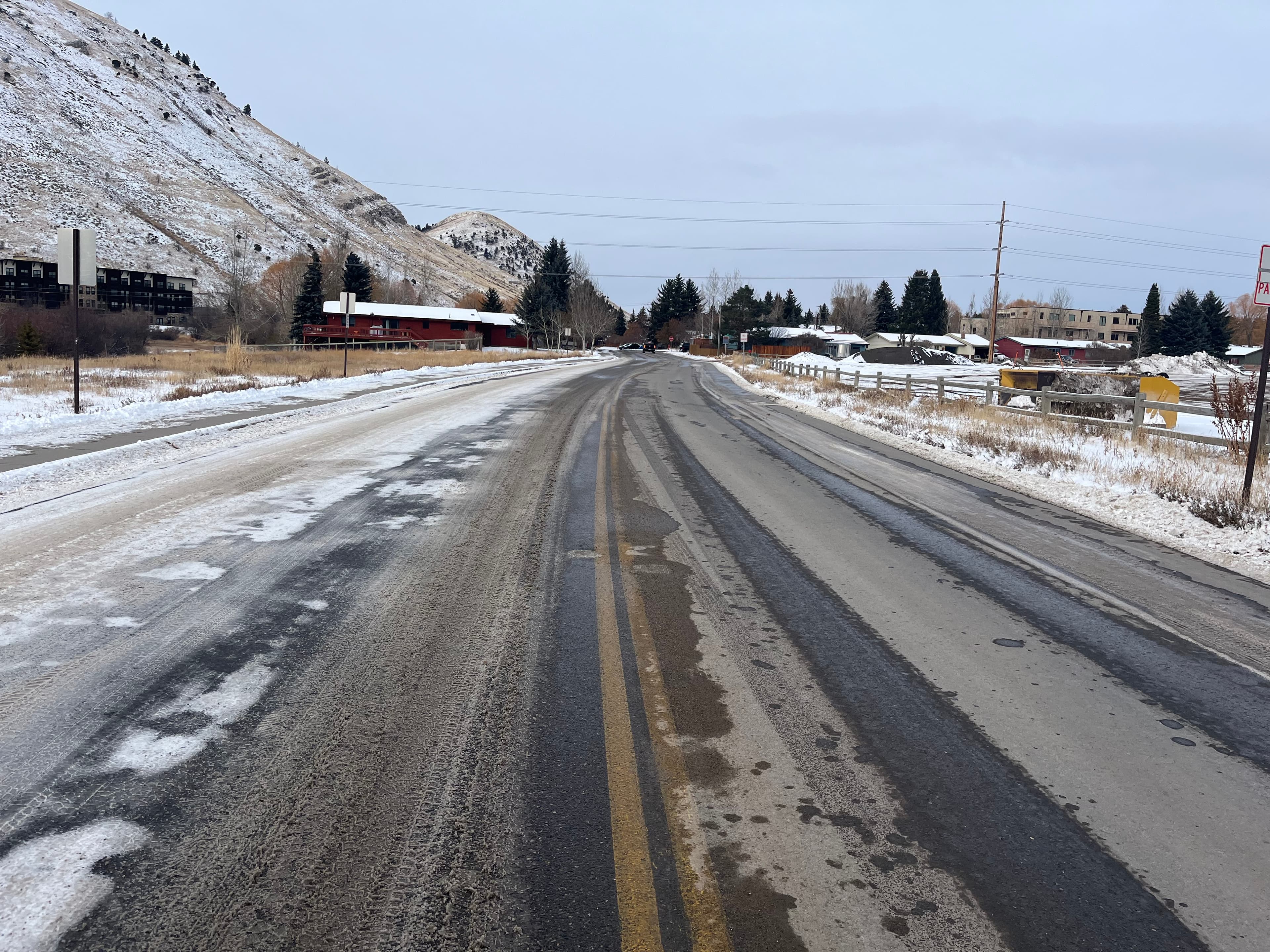 Capillary suction from MIRAFI® H2Ri moved moisture away from the subgrade, increasing the pavement’s resilient modulus and reducing damage from saturated soils