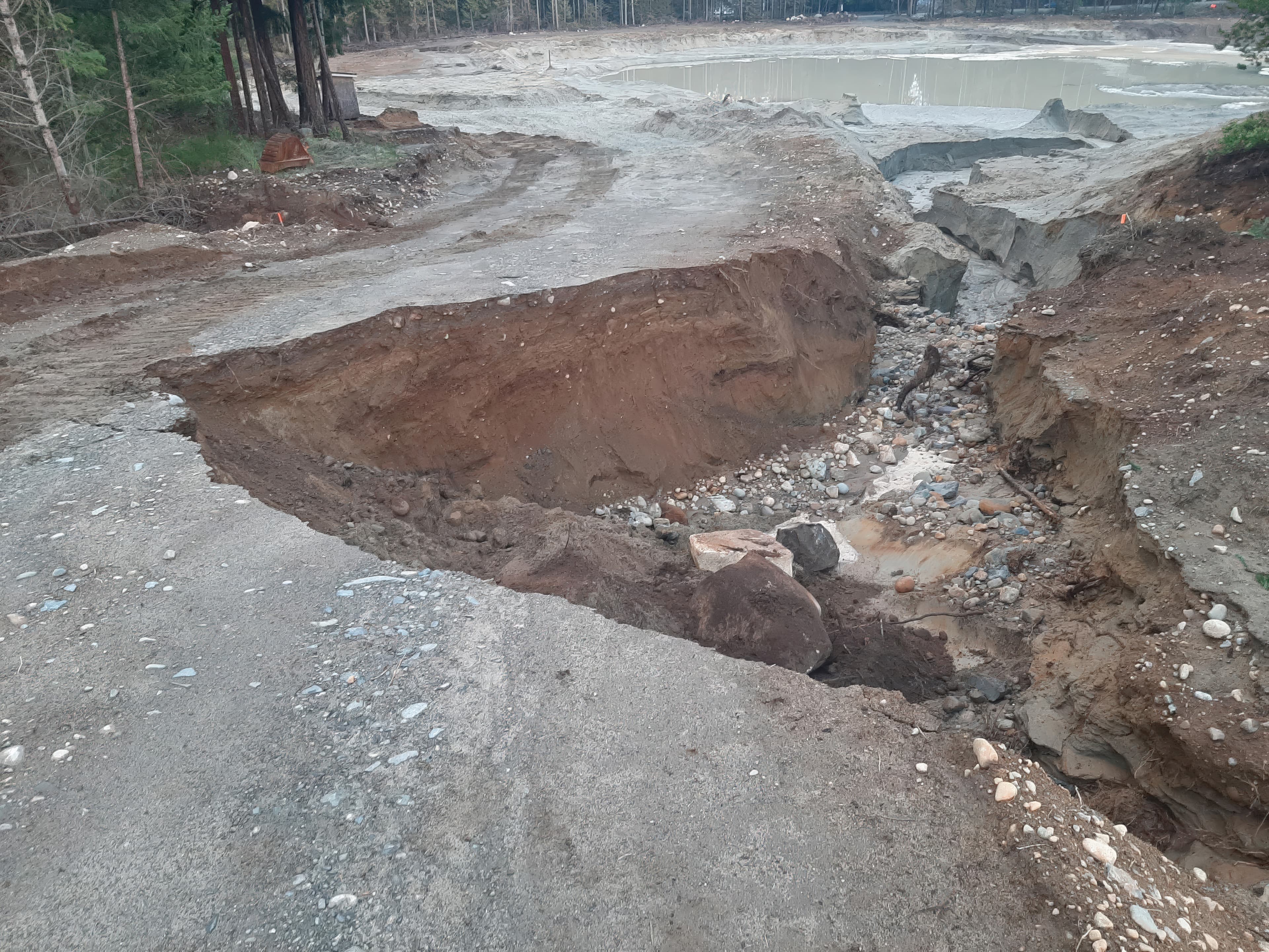 BENTOLINER® GCL was placed as a containment layer within the stormwater pond, providing long-term protection against seepage in sandy soils.